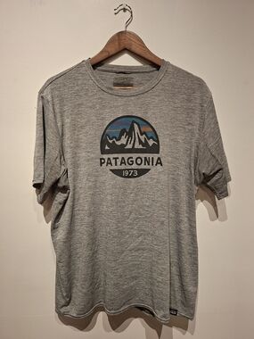 Patagonia Men's Grey Logo Short-Sleeve T-Shirt